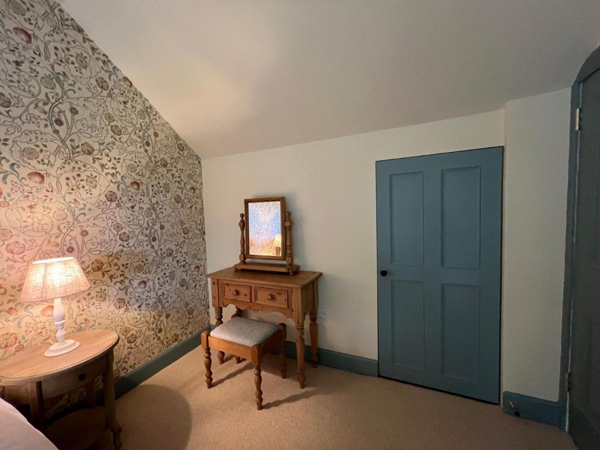 Quaint Self Contained Cottage Near Edinburgh. Loanhead Bagian luar foto